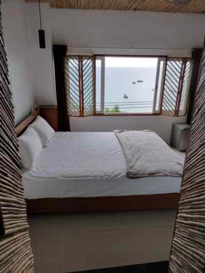 Room
              106